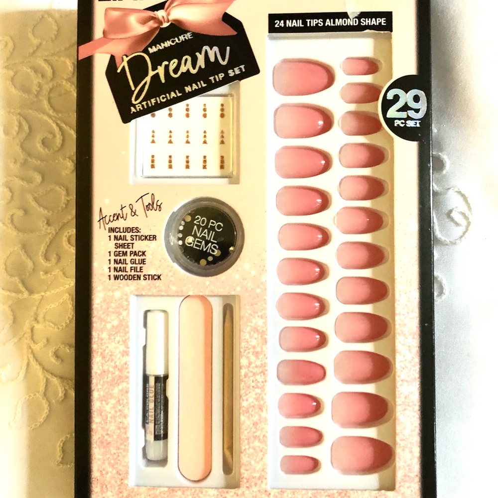 L.A. Colors Manicure Dream Artificial Nail Tip 29 Piece Set Gem Accents & Tools